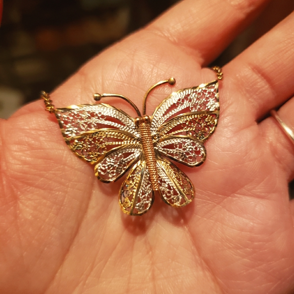 Beautiful gold butterfly necklace